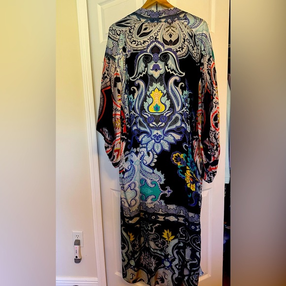 Free People multicolor print Kimono. 100% Viscose - Picture 3 of 13